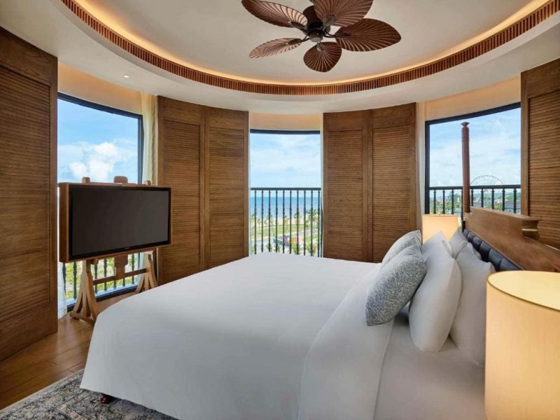 Admiral suite with ocean front sea view